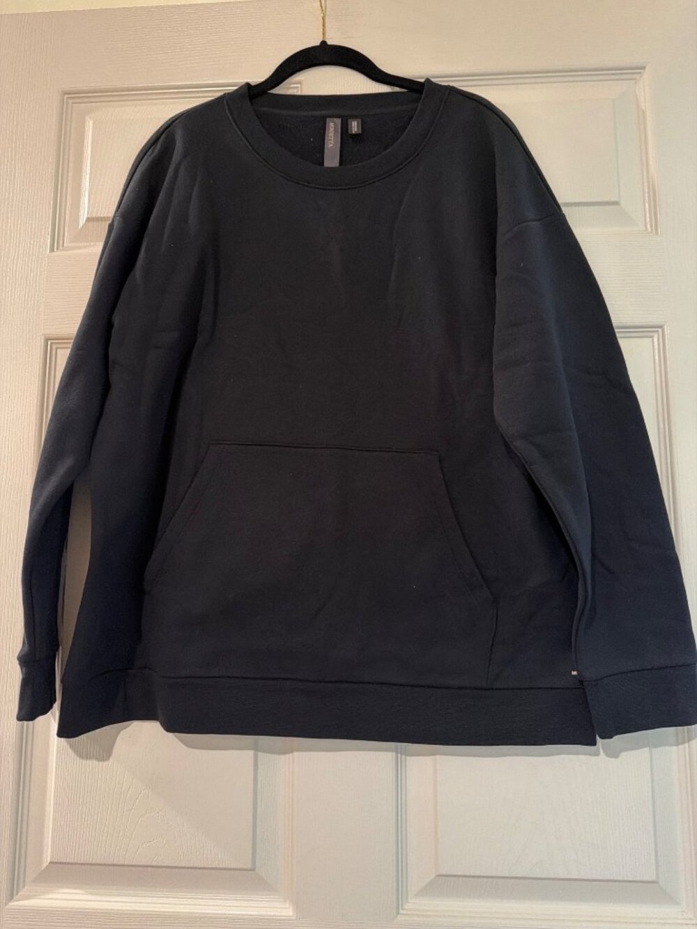 Mondetta Black Crewneck Sweatshirt XL With Kangaroo Pocket